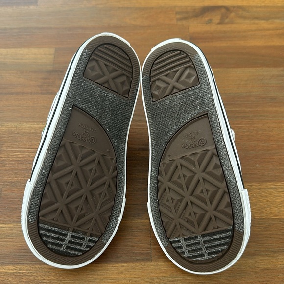 Converse Velcro dinosaur shoes toddler size 9 - Picture 2 of 7